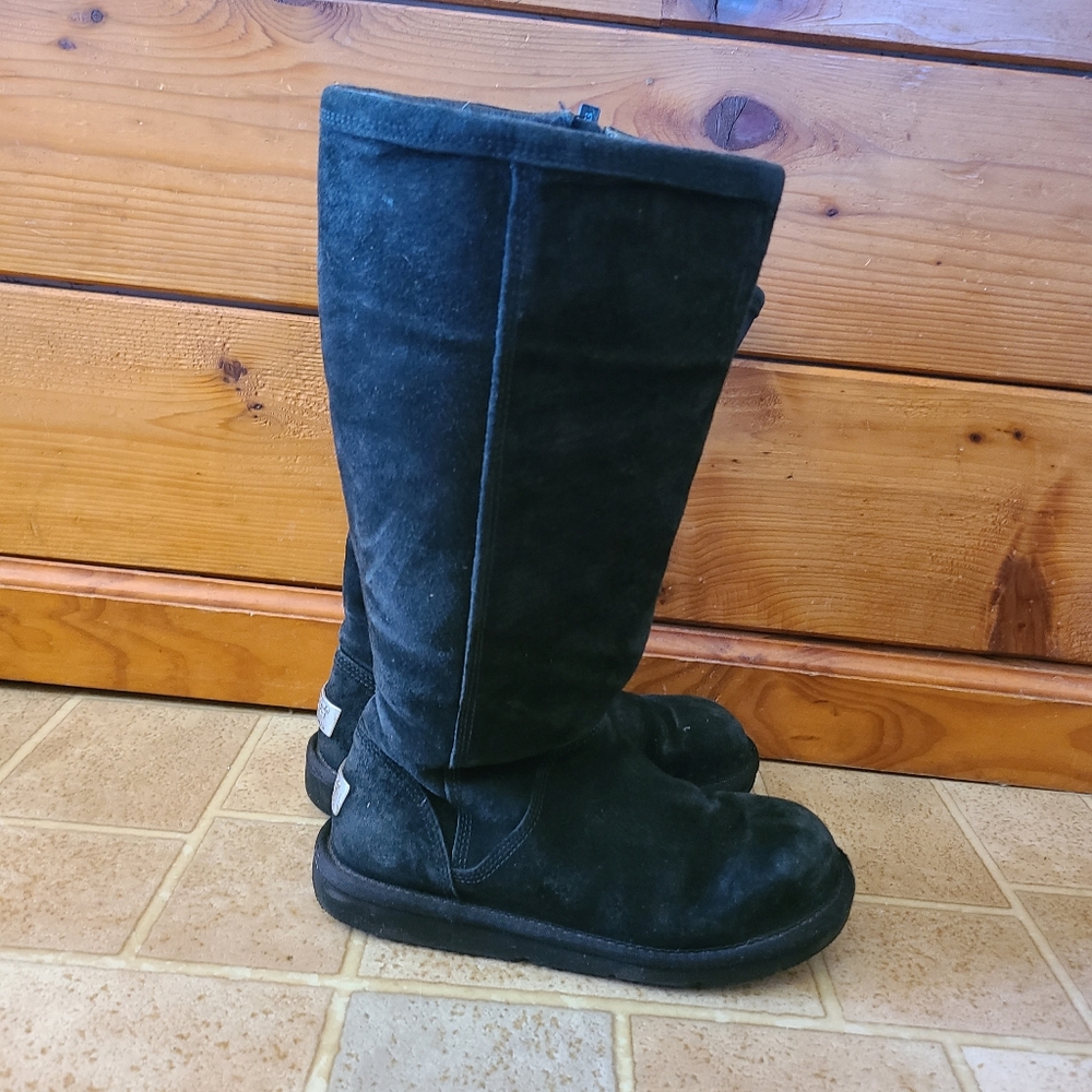 🌵US size 8 Black UGGS